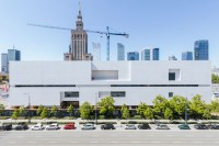 Budynek Muzeum Sztuki Nowoczesnej w Warszawie, widok od ulicy Marszałkowskiej. Fot. Marta Ejsmont(2023)